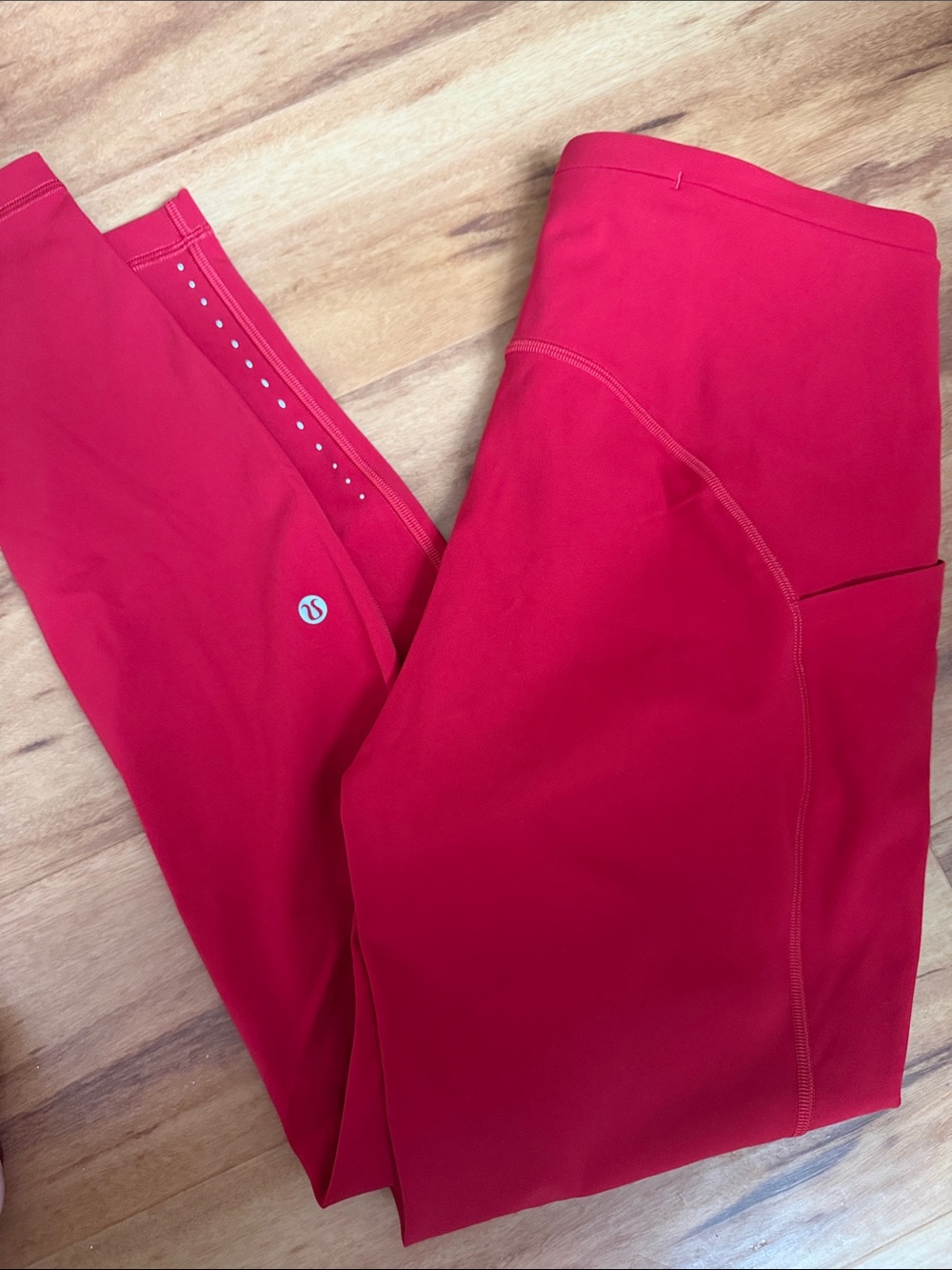 lululemon athletica women’s like new Bright Red Performance Leggings